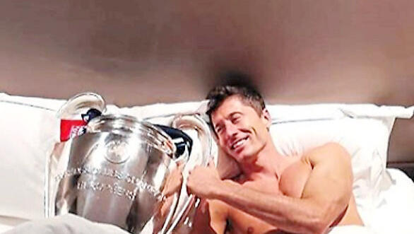 Kindheitstraum: Lewandowski hat den CL-Pokal. Kindheitstraum: Lewandowski hat den CL-Pokal.