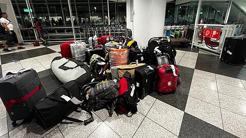 Koffer-Chaos ohne Ende: So sieht es aktuell teilweise am Münchner Flughafen aus.