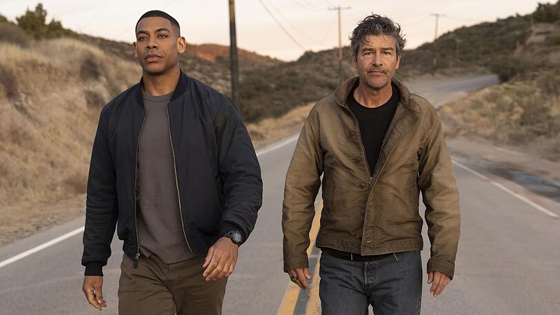 John Stewart (Aaron Pierre, links) soll von Hal Jordan (Kyle Chandler) lernen, ein guter Lantern zu sein. John Stewart (Aaron Pierre, links) soll von Hal Jordan (Kyle Chandler) lernen, ein guter Lantern zu sein.