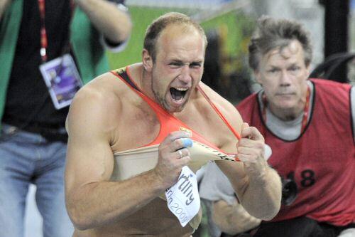 Das Trikot musste wieder dran glauben: Robert Harting