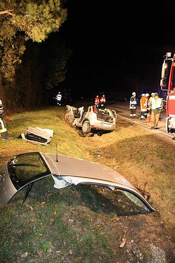 Bilder des Verkehrunfalls auf der B388, Höhe Trauperting im LKR Rottal.