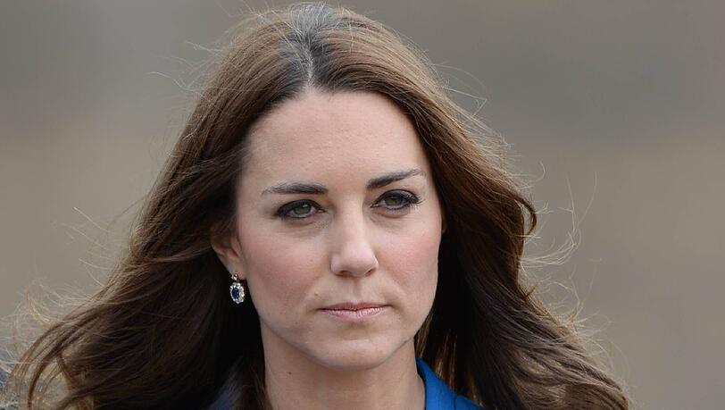 Aufgrund der akuten Schwangerschaftsübelkeit haben die Ärzte Kate davon abgeraten, nach Malta zu reisen. Aufgrund der akuten Schwangerschaftsübelkeit haben die Ärzte Kate davon abgeraten, nach Malta zu reisen.