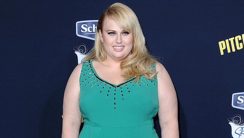 Kurvig wie eh und je - auf dem roten Teppich zeigt Rebel Wilson, dass sie nichts vom Magerwahn in Hollywood hält Kurvig wie eh und je - auf dem roten Teppich zeigt Rebel Wilson, dass sie nichts vom Magerwahn in Hollywood hält