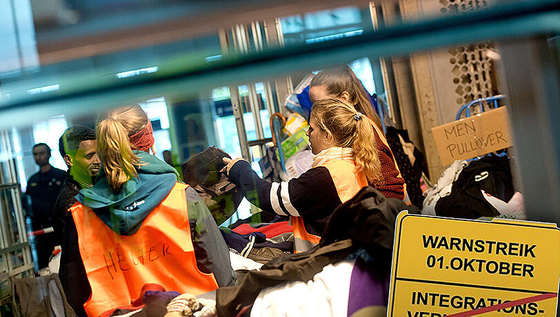Anfang September 2015 am Münchner Hauptbahnhof: Damals waren viele Flüchtlingshelfer noch hoch motiviert. Mittlerweile sind etliche gefrustet. Anfang September 2015 am Münchner Hauptbahnhof: Damals waren viele Flüchtlingshelfer noch hoch motiviert. Mittlerweile sind etliche gefrustet.