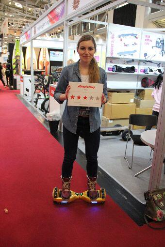 AZ testet - und gibt dem "Hoverboard" drei von fünf möglichen Sternen! Als Anfänger sollte man das Gerät nicht ohne Begleitperson benutzen und sogar darüber nachdenken, einen Helm zu benutzen.