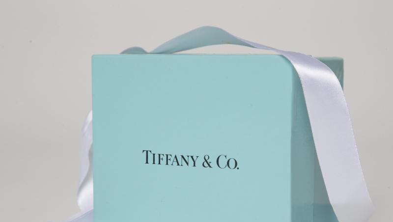 US-Juwelier Tiffany ist weltweit bekannt für seine türkisfarbenen Kartons und seine Rolle im Hollywoodfilm "Frühstück bei Tiffany's". US-Juwelier Tiffany ist weltweit bekannt für seine türkisfarbenen Kartons und seine Rolle im Hollywoodfilm "Frühstück bei Tiffany's".