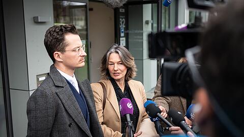 Die Anwälte des Angeklagten, Yves Georg und Regina Rick, forderten nach dem Urteil weitere Konsequenzen.