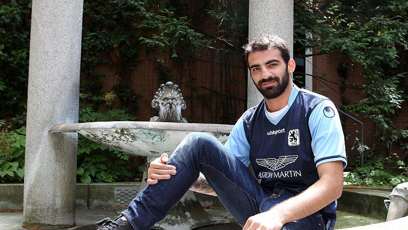 Der Neu-Löwe im neuen Gewand: Grigoris Makos. Der Neu-Löwe im neuen Gewand: Grigoris Makos.