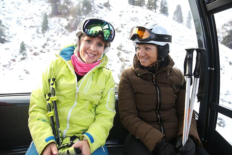Zum Saison-Start schenkte die AZ 100 Lesern einen exklusiven Pistentag im Zillertal. Die Bilder von der Skigaudi in Hochfügen.
