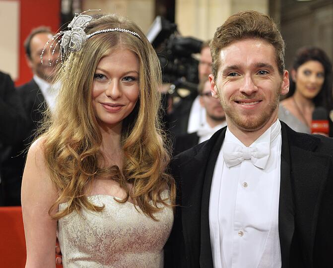 Sängerin Zoe Straub (l) und Sänger Nathan Trent