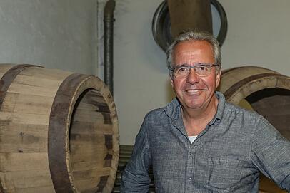 Wilhelm Schmid, ein echter Schäfflermeister, ist Vereinschef. Wilhelm Schmid, ein echter Schäfflermeister, ist Vereinschef.