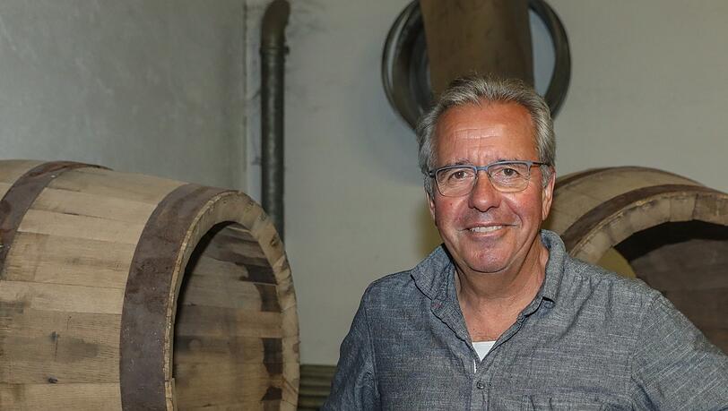 Wilhelm Schmid, ein echter Schäfflermeister, ist Vereinschef. Wilhelm Schmid, ein echter Schäfflermeister, ist Vereinschef.