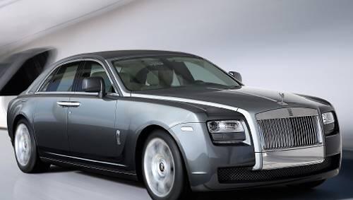 Auch schon ganz schön groß: der "kleine" Rolls-Royce Ghost. Auch schon ganz schön groß: der "kleine" Rolls-Royce Ghost.