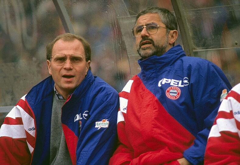 Mit Uli Hoeneß auf der Bayern Bank 1993.