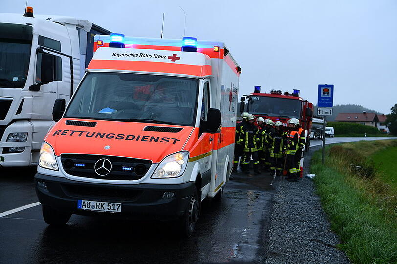 Schwerer Verkehrsunfall auf der B304 nahe Traunreut