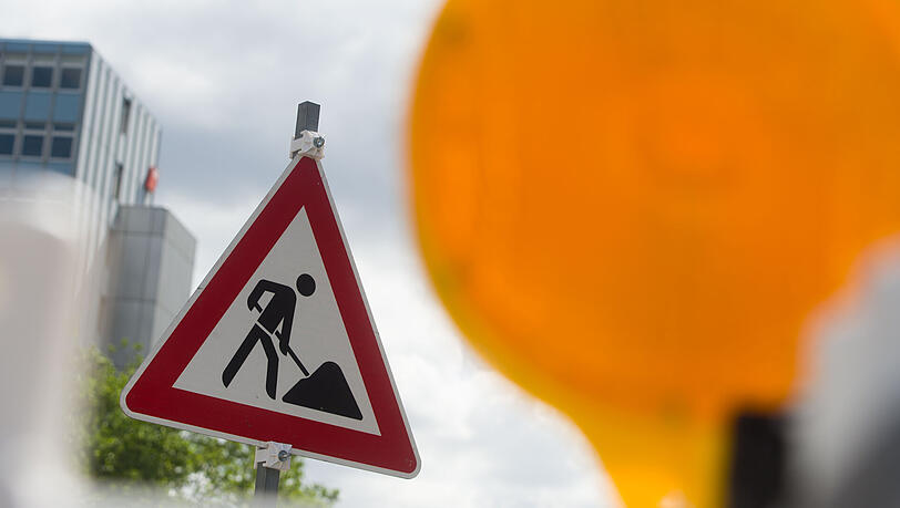 Es wird gebaut auf Münchens Straßen - und Autofahrer müssen sich auf Behinderungen einstellen. (Symbolbild) Es wird gebaut auf Münchens Straßen - und Autofahrer müssen sich auf Behinderungen einstellen. (Symbolbild)
