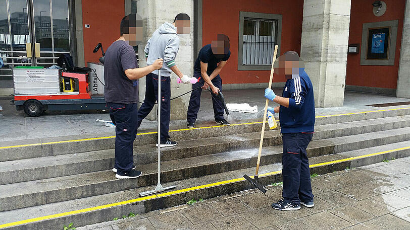Ebola-Verdacht am Hauptbahnhof in München: Die Bilder vom Polizeieinsatz.