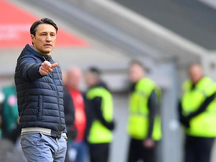 Trainer Niko Kovac von München gestikuliert an der Seitenlinie. Foto: Marius Becker/Archiv