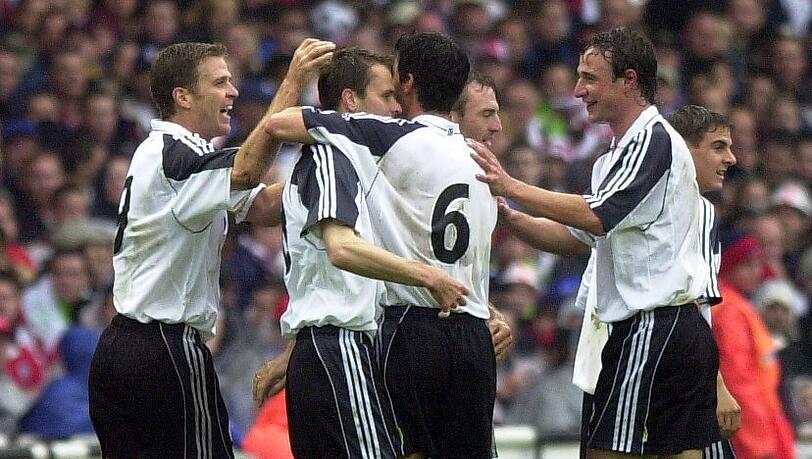 Oh, wie schön ist Wembley - Teil 2: Didi Hamann (M.) und sein 1:0 gegen England. Sein Treffer am 7. Oktober 2000 war der letzte im alten Stadion. Oh, wie schön ist Wembley - Teil 2: Didi Hamann (M.) und sein 1:0 gegen England. Sein Treffer am 7. Oktober 2000 war der letzte im alten Stadion.