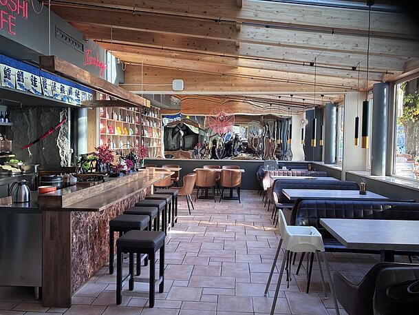 Hell und modern: Das neue Lokal von innen – auch die Sushi-Bar ist komplett neu. Hell und modern: Das neue Lokal von innen – auch die Sushi-Bar ist komplett neu.