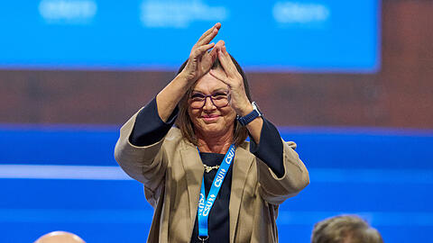 Ilse Aigner bekommt starken Applaus beim Parteitag der Christsozialen in M&uuml;nchen.