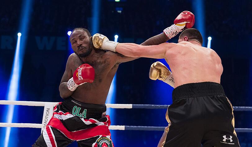 Marco Huck hat sich den WM-Gürtel zurückgeholt - die Bilder vom Fight gegen Ola Afolabi.