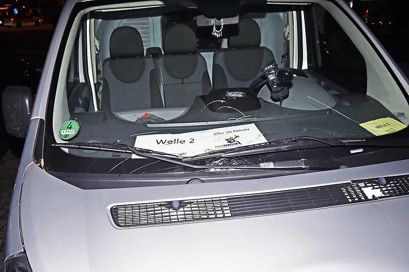 Der Fahrer mußte von einem Kriseninterventionsteam betreut werden.