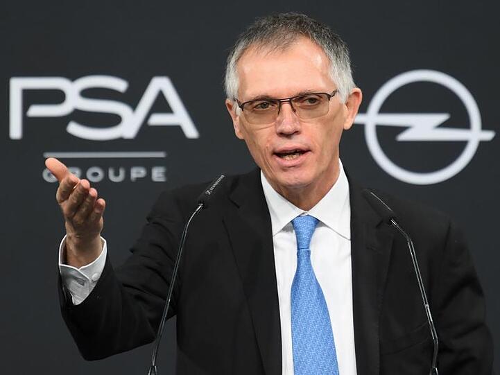 PSA-Konzernchef Carlos Tavares spricht während einer Pressekonferenz im Opel Design Center in Rüsselsheim (Hessen).