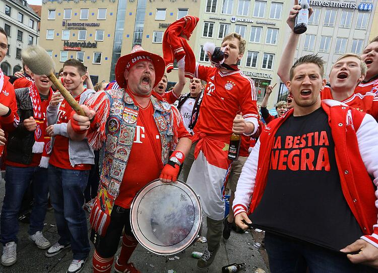 Bilder von der Meisterschaftsfeier des FC Bayern am Marienplatz.