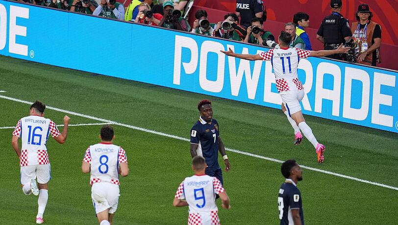 Kroatien darf weiter auf die WM-Zwischenrunde hoffen. Kroatien darf weiter auf die WM-Zwischenrunde hoffen.