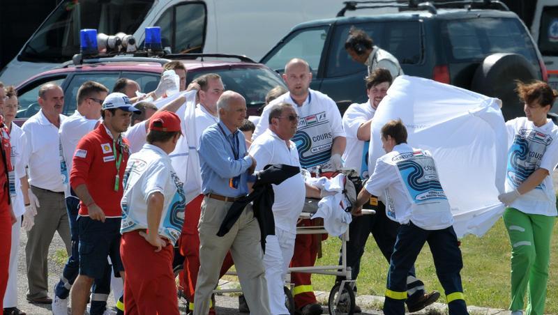 Felipe Massa wird ins Krankenhaus gebracht