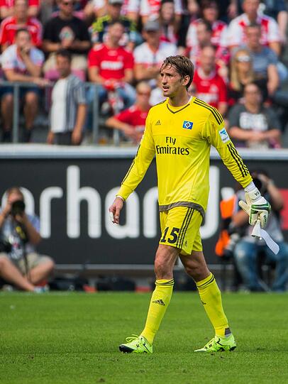HSV-Torwart René Adler nach der nächsten hohen Niederlage beim FC Bayern.