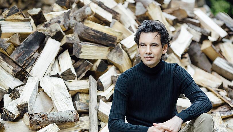 Ob Martin Stadtfeld diesen riesigen Haufen Holz selbst gehackt hat? Ob Martin Stadtfeld diesen riesigen Haufen Holz selbst gehackt hat?