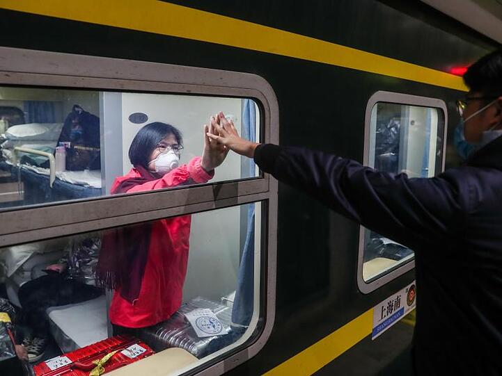 Mundschutz ist aus Sorge vor Ansteckung mit dem Coronavirus in China inzwischen allgegenwärtig.