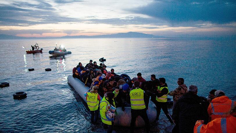 Seit Mitternacht sind die Vereinbarungen zum Flüchtlingspakt der EU mit der Türkei in Kraft, doch noch kommen Flüchtlinge auf den griechischen Inseln an. (Archivfoto) Seit Mitternacht sind die Vereinbarungen zum Flüchtlingspakt der EU mit der Türkei in Kraft, doch noch kommen Flüchtlinge auf den griechischen Inseln an. (Archivfoto)