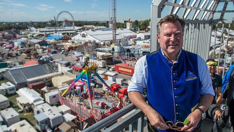 Der zweite Oberbürgermeister Münchens, Josef Schmid will eine Preisbremse beim Wiesn-Bier – und dem MVV. Der zweite Oberbürgermeister Münchens, Josef Schmid will eine Preisbremse beim Wiesn-Bier – und dem MVV.