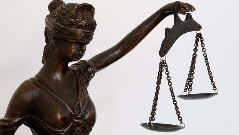 Am Landgericht Landshut ist am Dienstag ein 42-jähriger Inder wegen Vergewaltigung zu dreieinhalb Jahren Haft verurteilt worden. Am Landgericht Landshut ist am Dienstag ein 42-jähriger Inder wegen Vergewaltigung zu dreieinhalb Jahren Haft verurteilt worden.