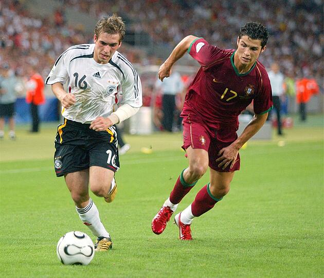 Der versöhnliche Abschluss der Heim-WM: Im Spiel um Platz drei gewann die DFB-Elf um Trainer Jürgen Klinsmann mit 3:1 gegen Portugal. Es war gleichzeitig das 25. Länderspiel für Philipp Lahm.