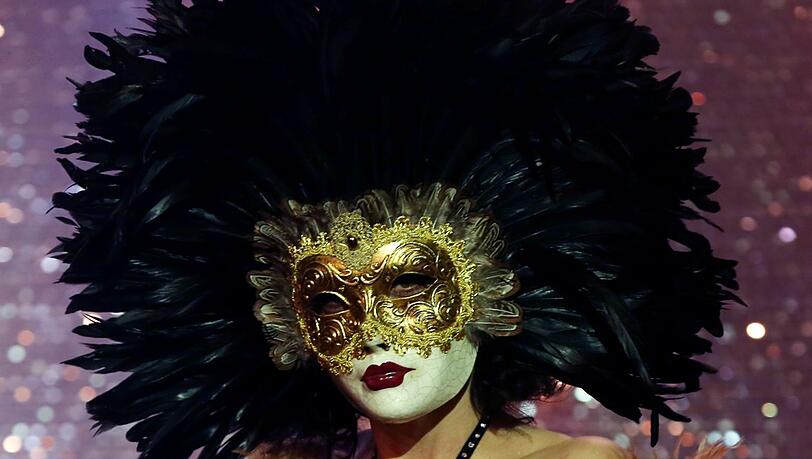 Was für ein Kostüm! Chichi Bowet bei ihrer Burlesque-Show.