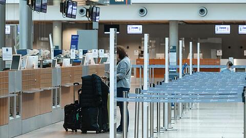 Wenig Betrieb herrscht im Terminal 1 des Hamburg Airport Helmut Schmidt.