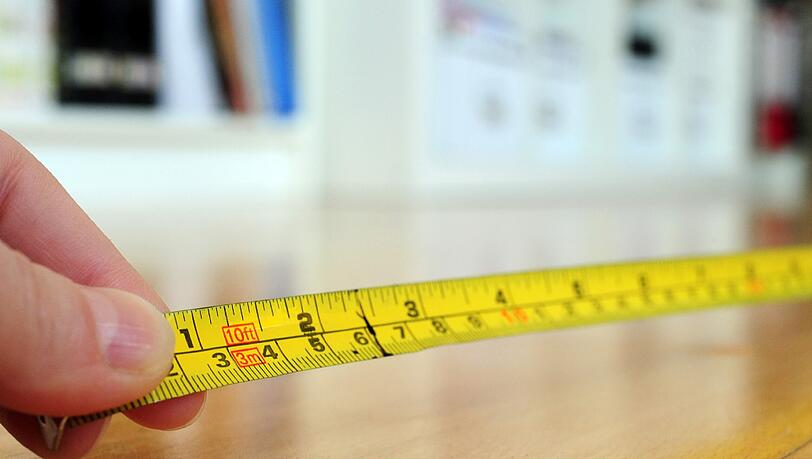 Fakten-Check: Mieter sollten die Grundfläche der Wohnräume nachmessen. Ecken wie beispielsweise unterhalb von Treppen oder Dachschrägen werden gesondert berechnet. Fakten-Check: Mieter sollten die Grundfläche der Wohnräume nachmessen. Ecken wie beispielsweise unterhalb von Treppen oder Dachschrägen werden gesondert berechnet.