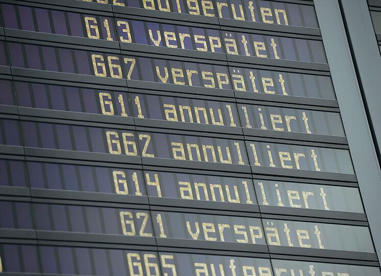 ...fielen hier am Freitag mehr als 100 Flüge aus.