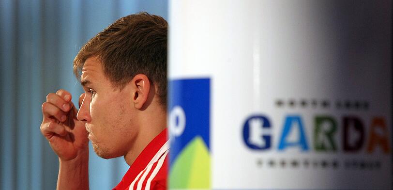 Holger Badstuber im Trainingslager des FC Bayern in der Pressekonferenz.