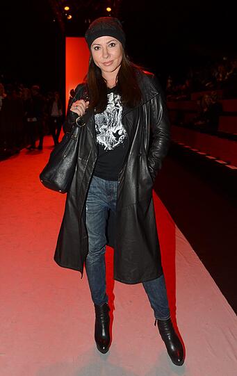 Die Thomalla kam im knielangen Ledermantel - und mit Mütze: Bad hair day?