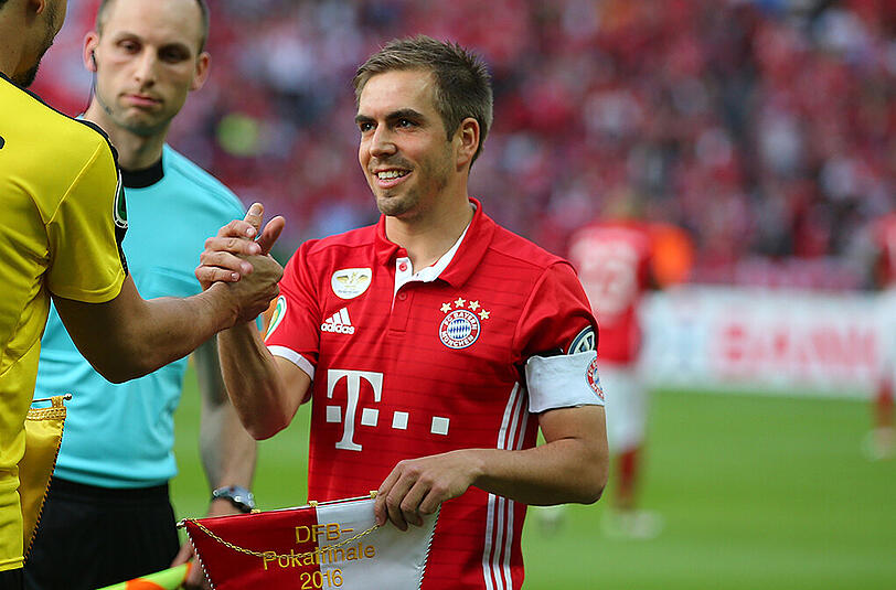 Philipp Lahm, Note 2: Mit nun sechs Pokalsiegen nur noch einen Titel hinter Rekordhalter Schweinsteiger. Nach kleiner Anlaufphase klappte sein Zusammenspiel mit Costa immer besser. Das Duo initiierte einige Angriffe. Defensiv stets souverän.