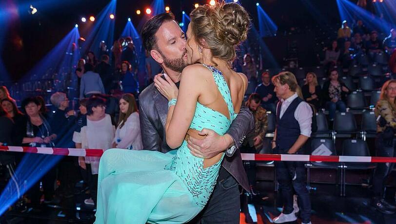 Michael Wendler und Laura Müller hinter den Kulissen von "Let's Dance" Michael Wendler und Laura Müller hinter den Kulissen von "Let's Dance"