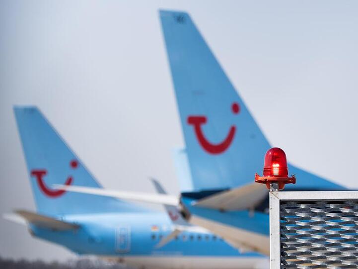 Tuifly muss wie viele andere Airlines wegen der Buchungseinbrüche in der Corona-Krise massiv sparen.
