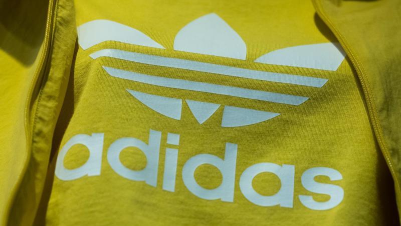 Das adidas-Logo. Foto: Daniel Karmann/Archiv Das adidas-Logo. Foto: Daniel Karmann/Archiv
