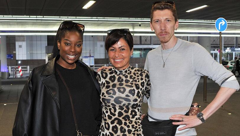 Linda Nobat, Jasmin Herren und Manuel Flickinger auf dem Flughafen Frankfurt.