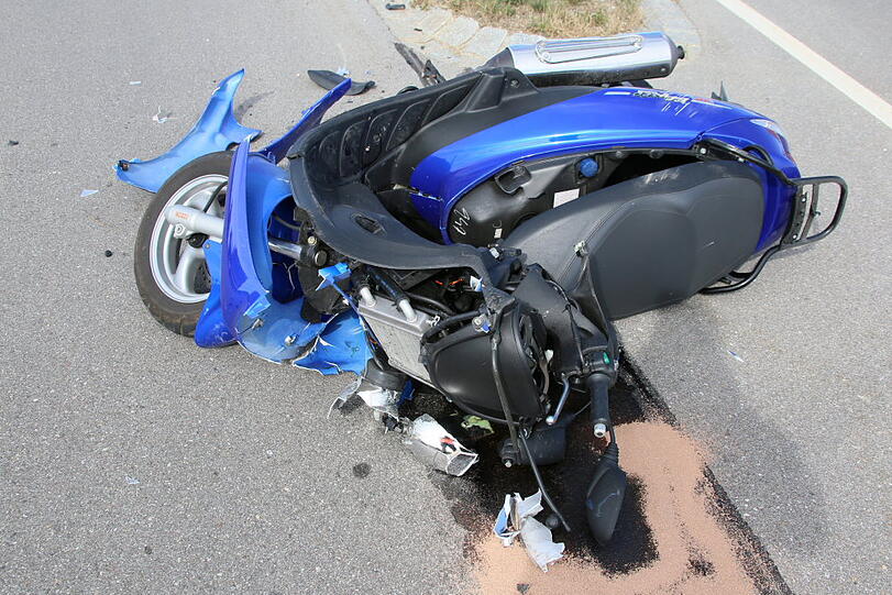 Schrecklicher Unfall auf der Kreisstraße MÜ25 in Richtung Waldkraiburg: Ein Rollerfahrer erlag seinen schweren Verletzungen!